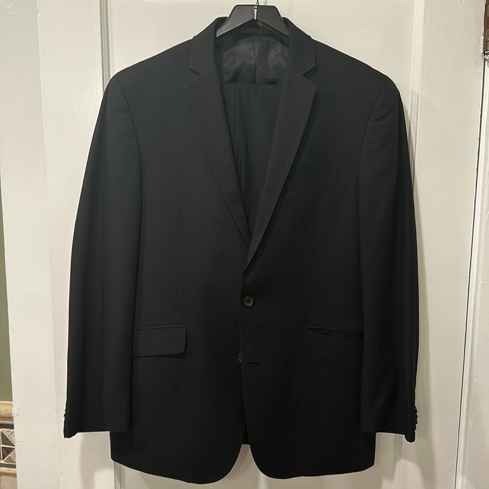 Kenneth Cole Reaction Suit 40R with 33W pants